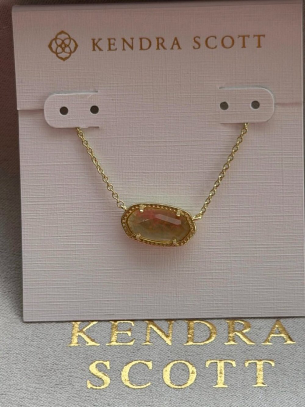 Kendra Scott pendant necklace
